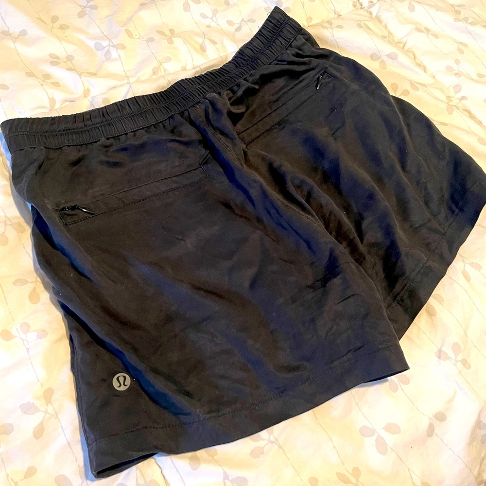 Lululemon Shorts Stiff (size 4)
